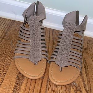 Cute summer sandals, size 8, color grey.